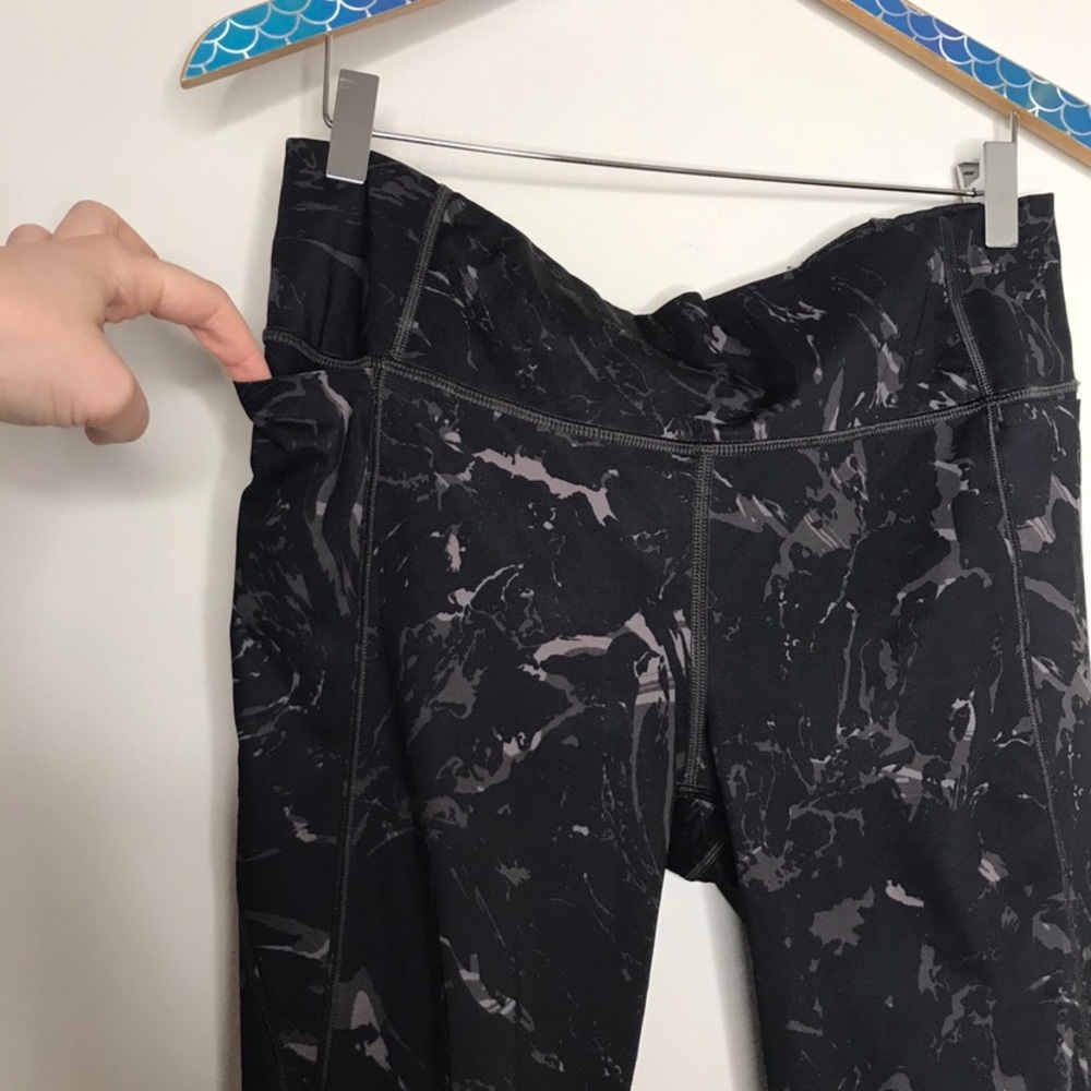 Athleta Black Marble Stash Pocket 7/8 Leggings - Picture 4 of 10